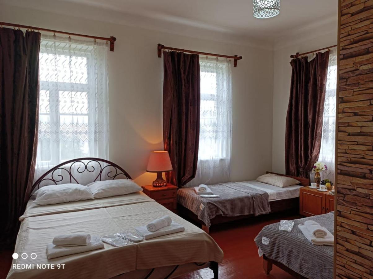 Megobroba Inn Dzentsmani 外观 照片