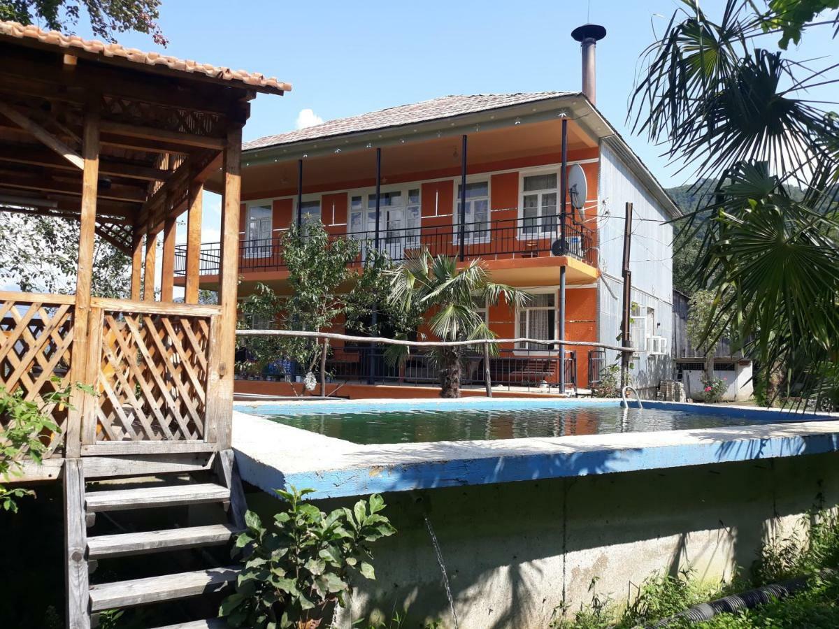 Megobroba Inn Dzentsmani 外观 照片
